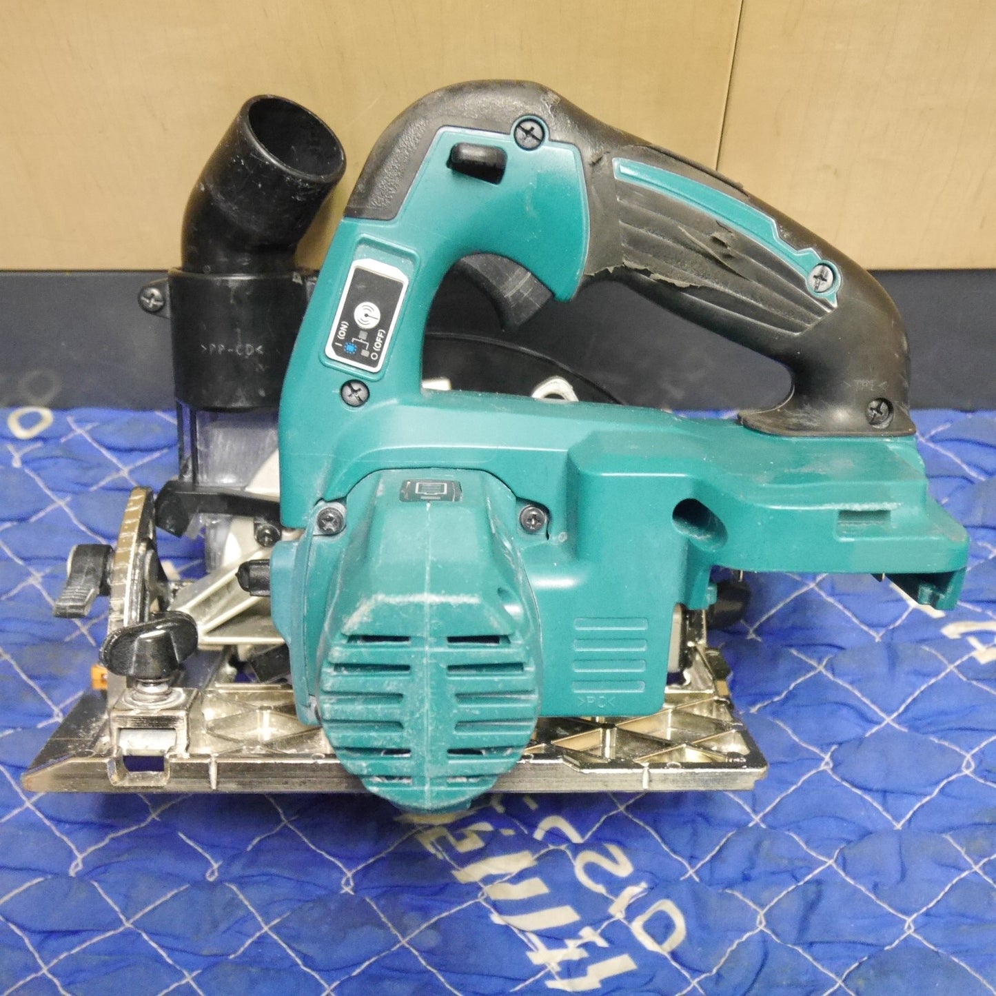 [送料無料] ☆マキタ 125mm 充電式 防じん マルノコ KS513D 電動 工具 切断機 防塵 丸のこ 丸ノコ 丸鋸 makita☆