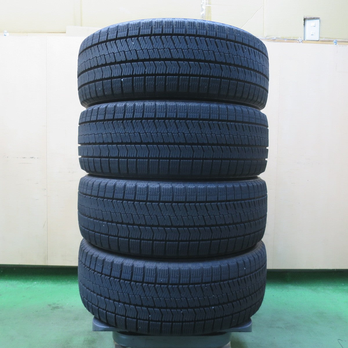 バリ溝！23年！キレイ！9.5分★プリウス 等 215/45R17 スタッドレス ブリヂストン ブリザック VRX2 BALMINUM AR12 バルミナ 17インチ PCD100/5H★6020505イス