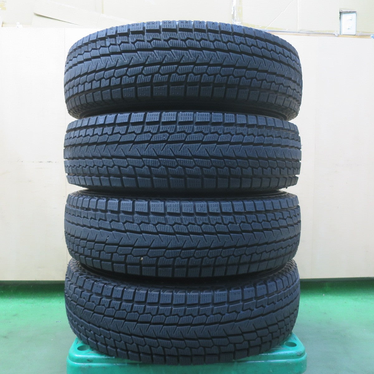 バリ溝！25年！キレイ！ほぼ10分◎スズキ JB74W ジムニー シエラ 純正 195/80R15 スタッドレス ヨコハマ アイスガード G075 15インチ PCD139.7/5H◎6090401イス