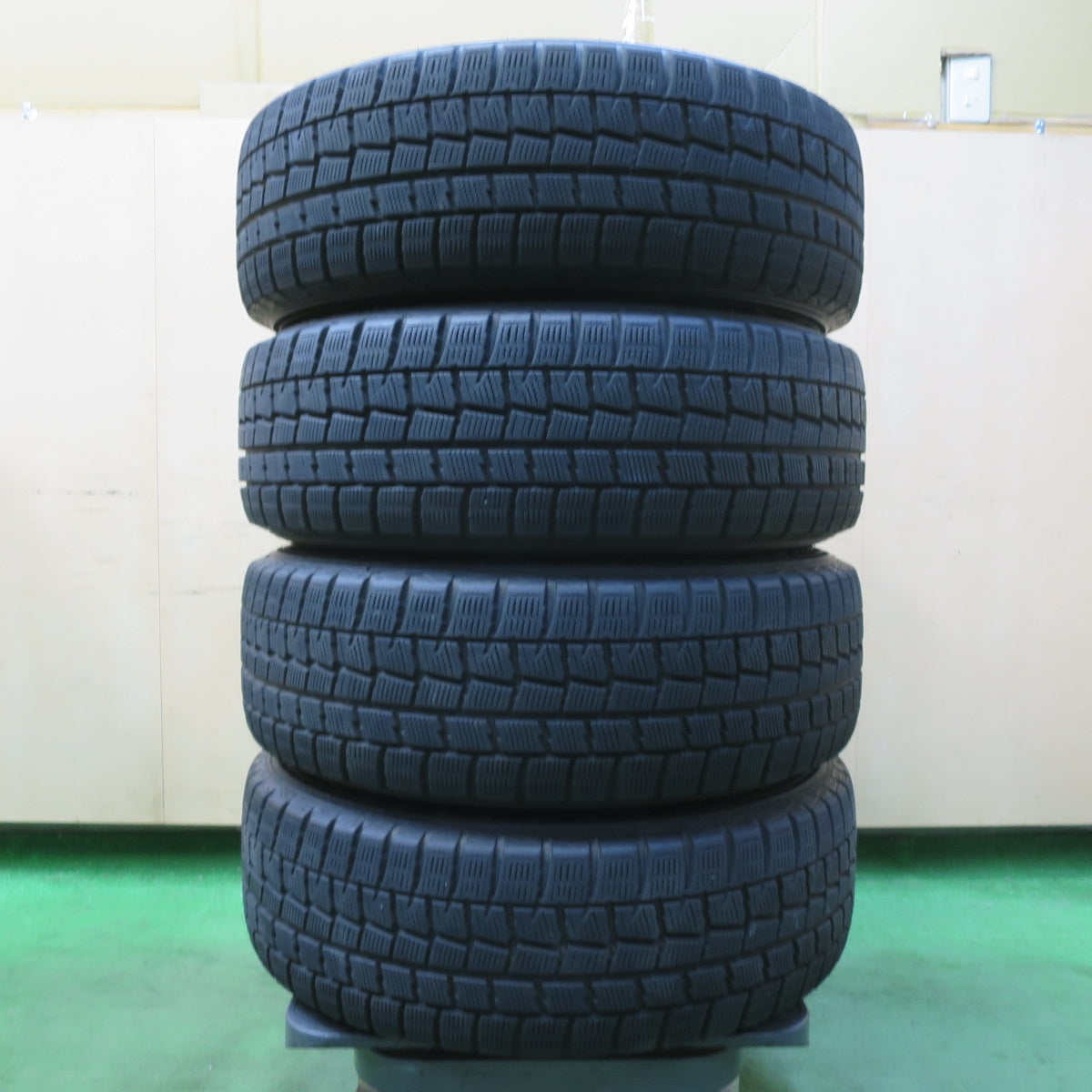 バリ溝！8.5分★マツダ プレマシー 純正 195/65R15 スタッドレス ダンロップ ウインターマックス WM01 15インチ PCD114.3/5H★5071603イス