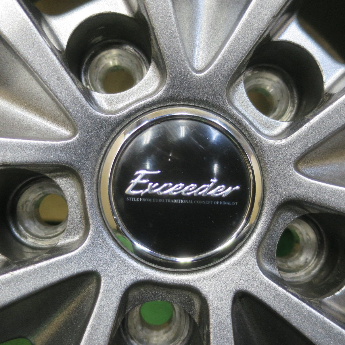バリ溝！22年！キレイ！9.5分★スタッドレス 225/65R17 ダンロップ ウインターマックス SJ8 SJ8+ Exceeder エクシーダー 17インチ PCD114.3/5H★6041105イス