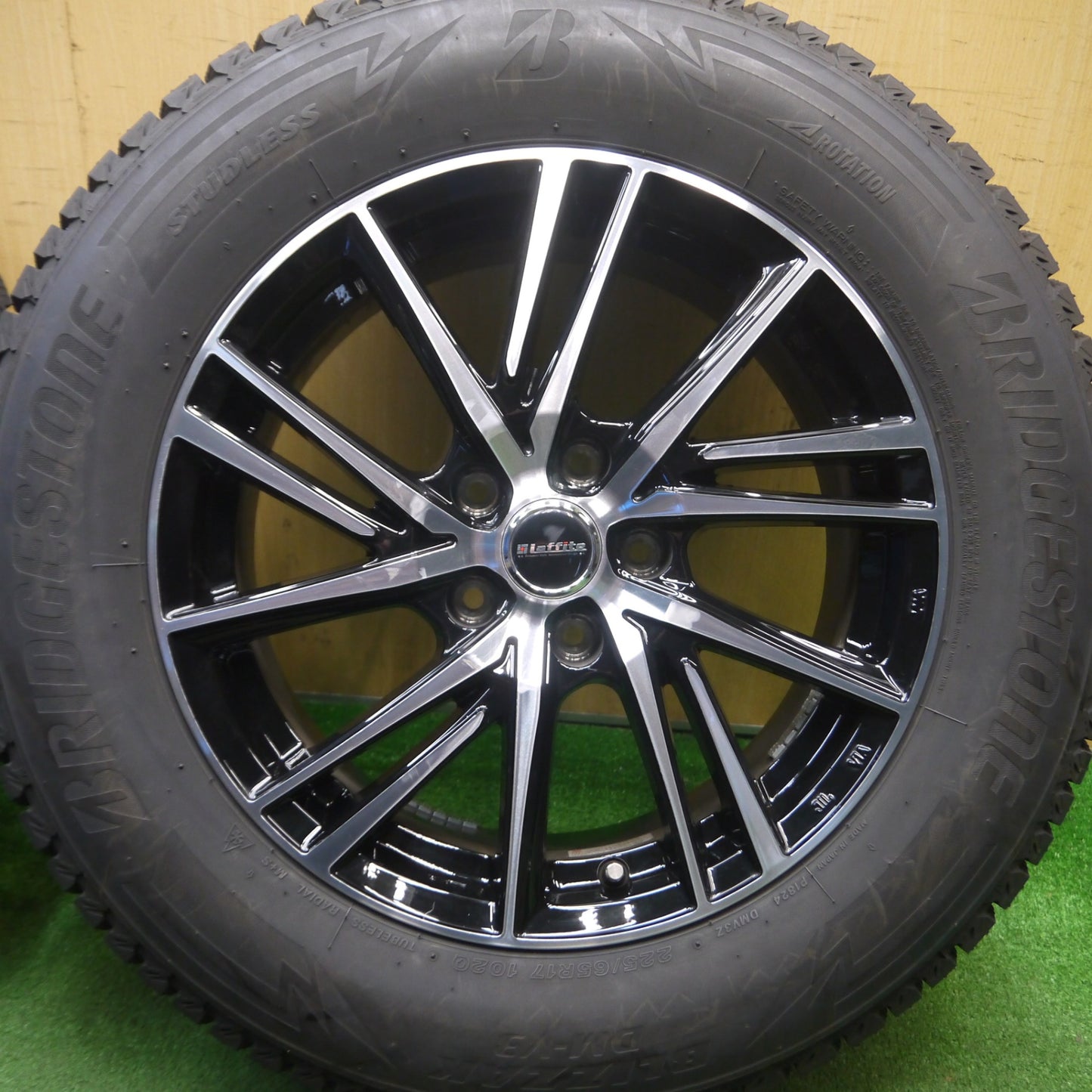 [送料無料] バリ溝！21年！キレイ！9.5分★スタッドレス 225/65R17 ブリヂストン ブリザック DM-V3 Laffite LW-06 ラフィット 17インチ PCD114.3/5H★5022805Hス