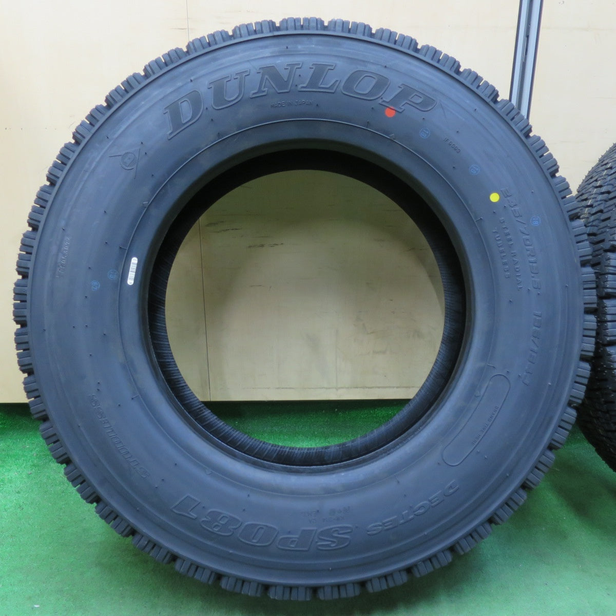 [送料無料] 未使用！24年！2本★トラック タイヤ 245/70R19.5 136/134J スタッドレス ダンロップ デクテス SP081 DECTES 19.5インチ★4120904イスタ