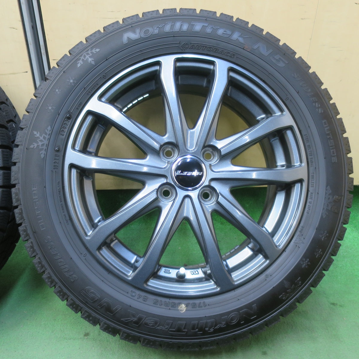 超バリ溝！22年！キレイ！ほぼ10分★スタッドレス 175/65R15 オートバックス ノーストレック N5 LEBEN レーベン 15インチ PCD100/4H★5112105イス