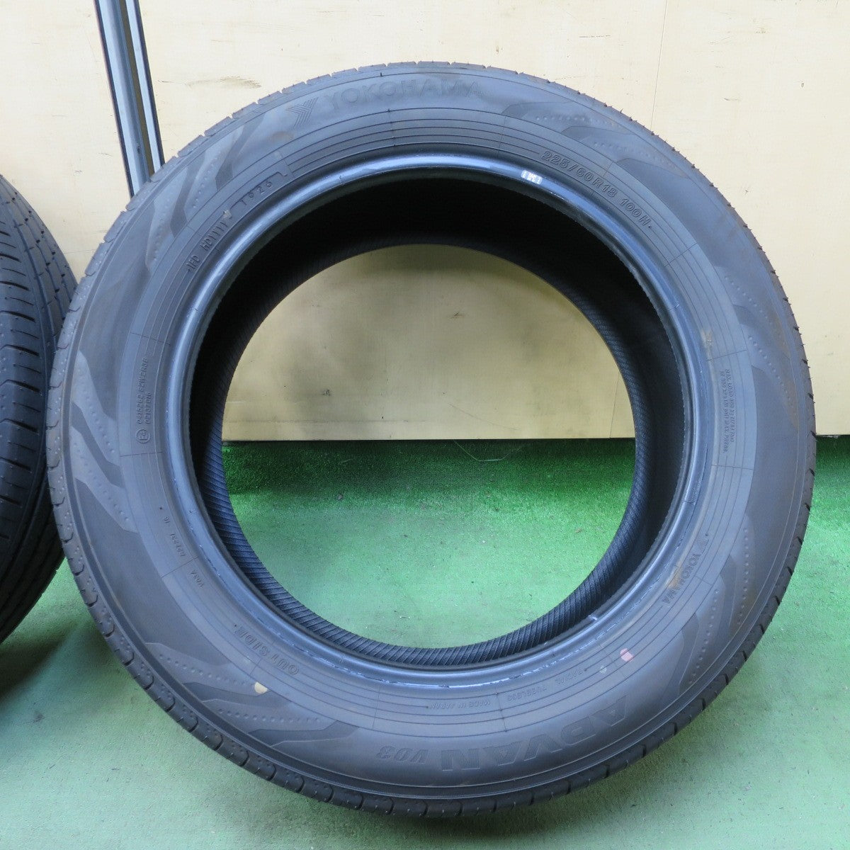 新車外し！26年◎225/60R18 ヨコハマ アドバン V03 タイヤ 18インチ 40系 アルファード ヴェルファイア RAV4 ハリアー 等◎6080704NGノタ