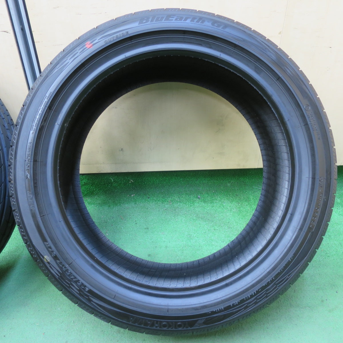 新車外し！24年★215/45R17 ヨコハマ BluEarth-GT AE51 タイヤ 17インチ カローラ ツーリング プリウス 86 BRZ 等★5051703イノタ