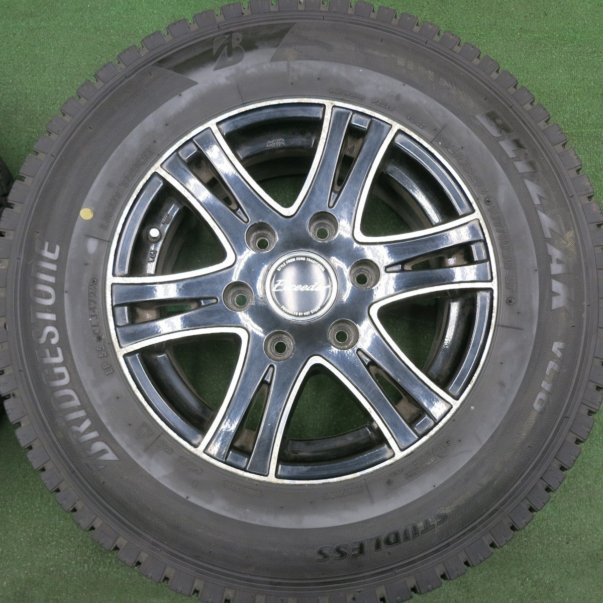 *送料無料* バリ溝！22年！9.5分★ハイエース等 195/80R15 スタッドレス ブリヂストン ブリザック VL10 Exceeder エクシーダー PCD139.7/6H★4042802HAス