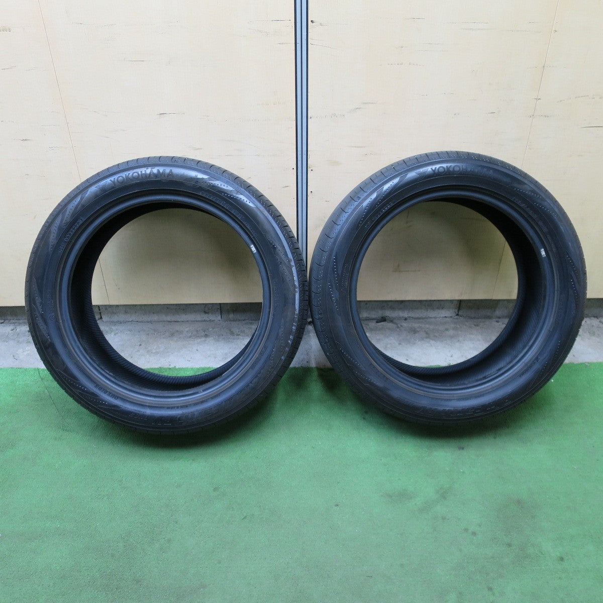 バリ溝！23年！8.5分！2本★235/50R18 ヨコハマ BluEarth-RV RV03 タイヤ 18インチ ブルーアース アルファード ヴェルファイア 等★6032103NGノタ