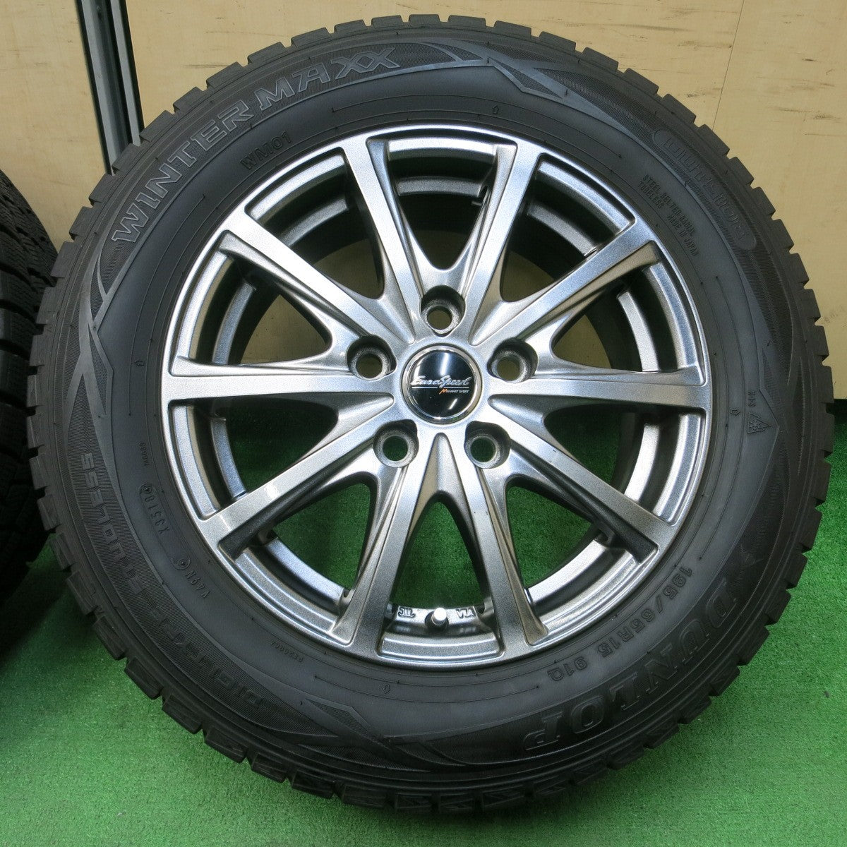 *送料無料* バリ溝！9分★スタッドレス 195/65R15 ダンロップ ウインターマックス WM01 EuroSpeed MANARAY SPORT PCD114.3/5H★4040615イス