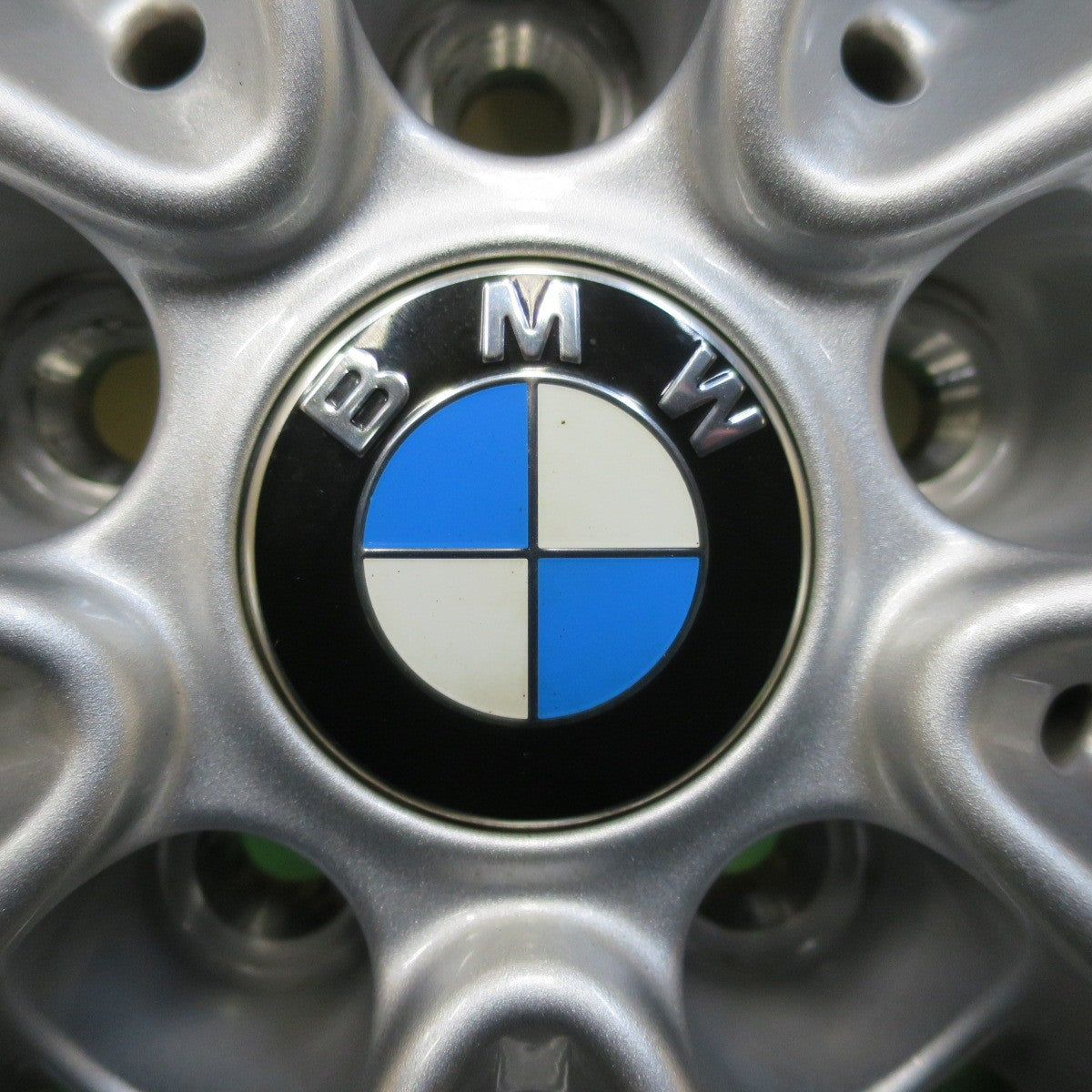 [送料無料] センサー付！バリ溝！22年！キレイ！9.5分以上★BMW X3 X4 純正 245/50R19 スタッドレス ノキアン タイヤ ハッカペリッタ R5 SUV 19インチ PCD112/5H★4112502イス