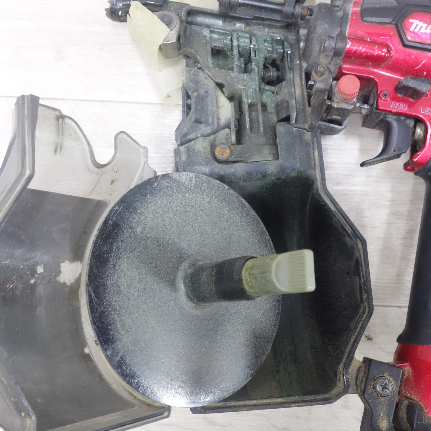 [送料無料] ◆マキタ 65mm 高圧 エア 釘打機 AN633H 赤 エアー ツール 工具 釘打ち機 makita◆