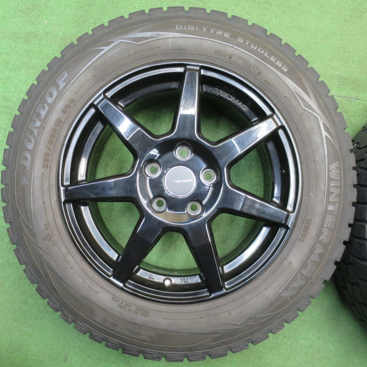 バリ溝！キレイ！9.5分★BMW 等 TECMAG Type 207R 225/60R16 スタッドレス ダンロップ ウインターマックス WM01 テクマグ タイプ 207R 16インチ PCD112/5H★6021006NJス