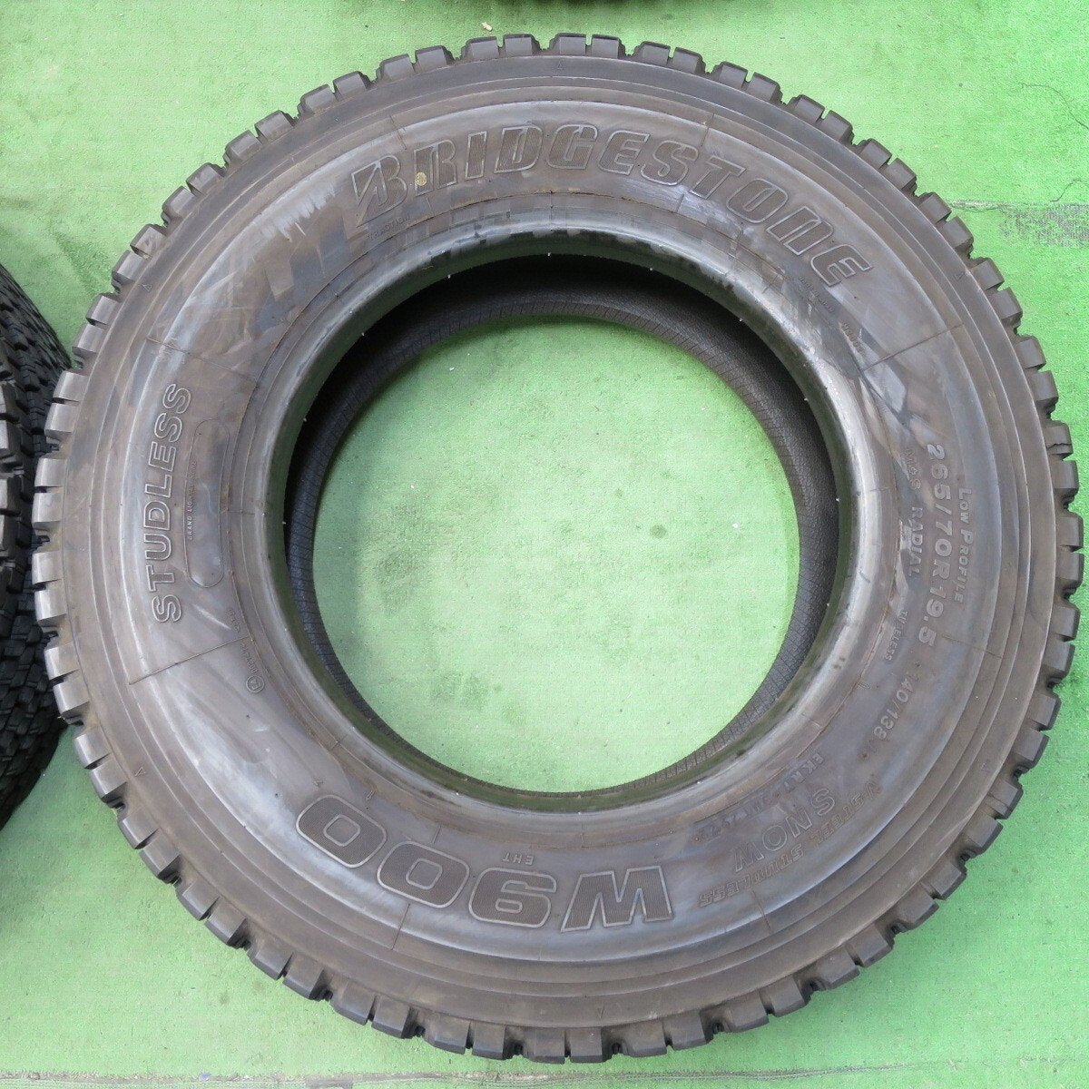 4本価格！22年★トラック タイヤ 265/70R19.5 140/138J スタッドレス ブリヂストン W900 19.5インチ★5021413イスタ