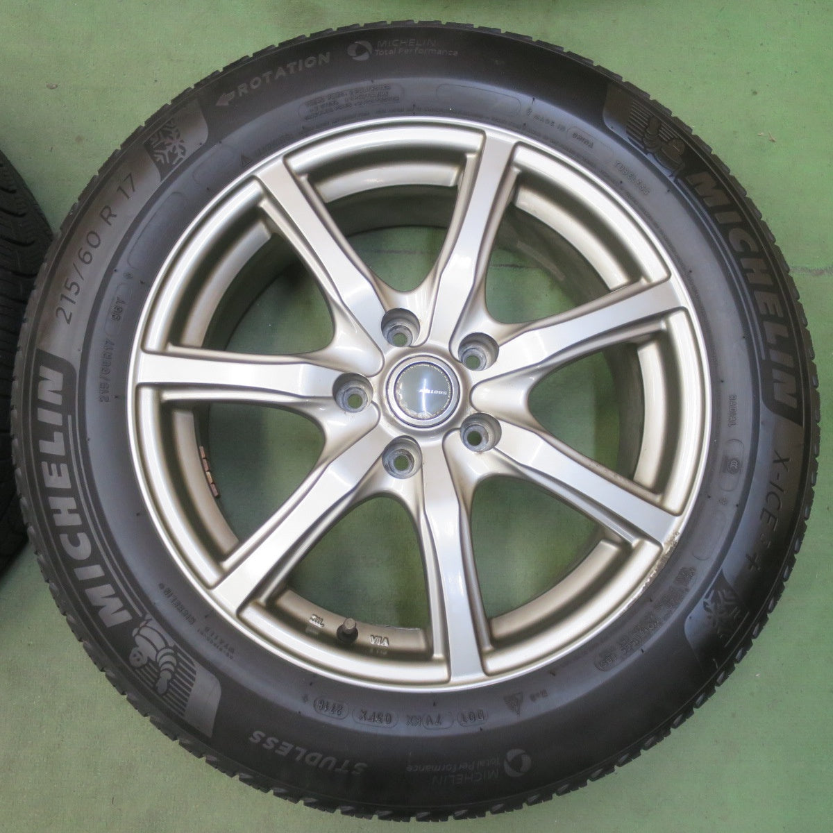 4本価格◎スタッドレス 215/60R17 ミシュラン X-ICE3+ MILLOUS Ki ミルアス 17インチ PCD114.3/5H◎6082405イス
