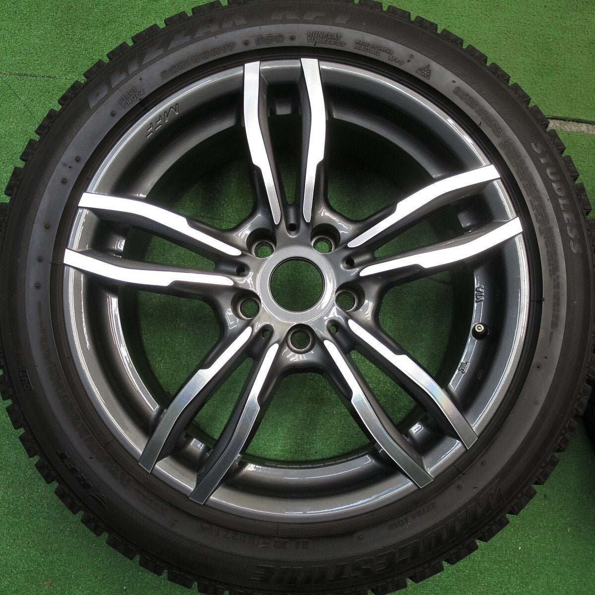 バリ溝！キレイ！8.5分★BMW 等 MAK LUFT FF 225/50R17 スタッドレス ブリヂストン ブリザック RFT ルフト MFF 17インチ PCD112/5H★5030510Hス
