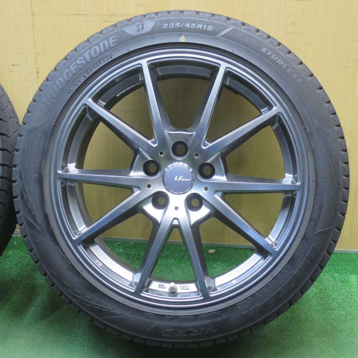 バリ溝！22年！キレイ！9.5分◎スタッドレス 235/45R18 ブリヂストン ブリザック VRX3 LF SPORT 阿部商会 LFスポーツ 18インチ PCD114.3/5H◎6060203NJス