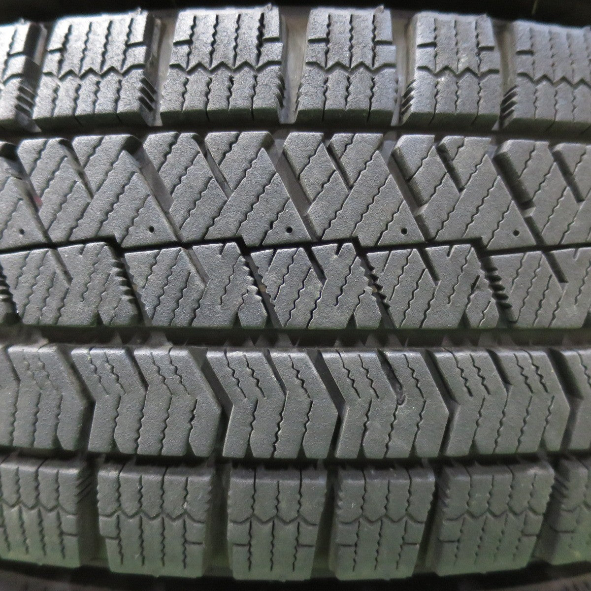[送料無料] キレイ！21年★スタッドレス 165/65R15 ブリヂストン ブリザック VRX2 Fang ファング 15インチ PCD100/4H★4113009イス