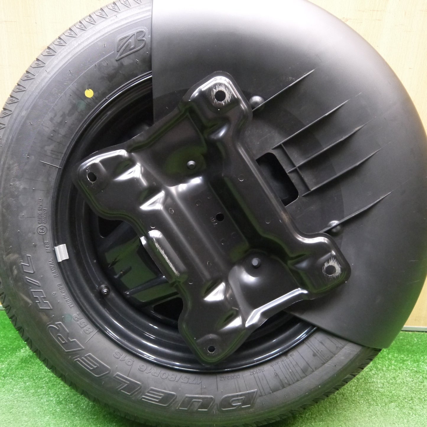 新車外し！23年！背面カバー付き！1本★スズキ ジムニー 純正 スチール 175/80R16 ブリヂストン デューラー H/L 852 スペア 16インチ PCD139.7/5H★5121901Hノ