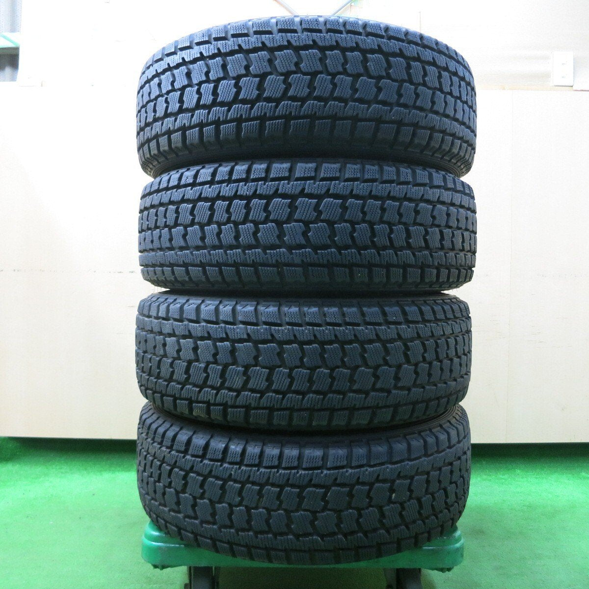 バリ溝！9分★フォレスター等 215/65R16 スタッドレス グッドイヤー ラングラー IP/N ZACK JP-110 PCD100/5H★4042401イス