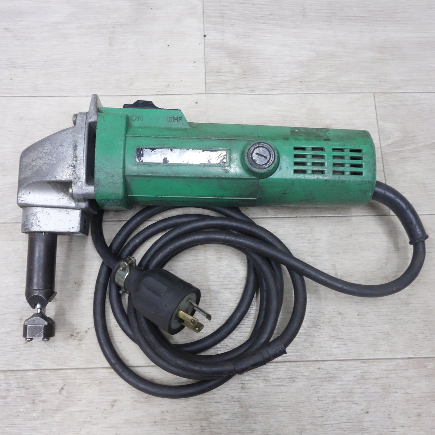 [送料無料] 2台セット！まとめ売り◆日立 1.6mm 折板 ニブラ CN16 電動 工具 切断機 コード式 100V HITACHI◆