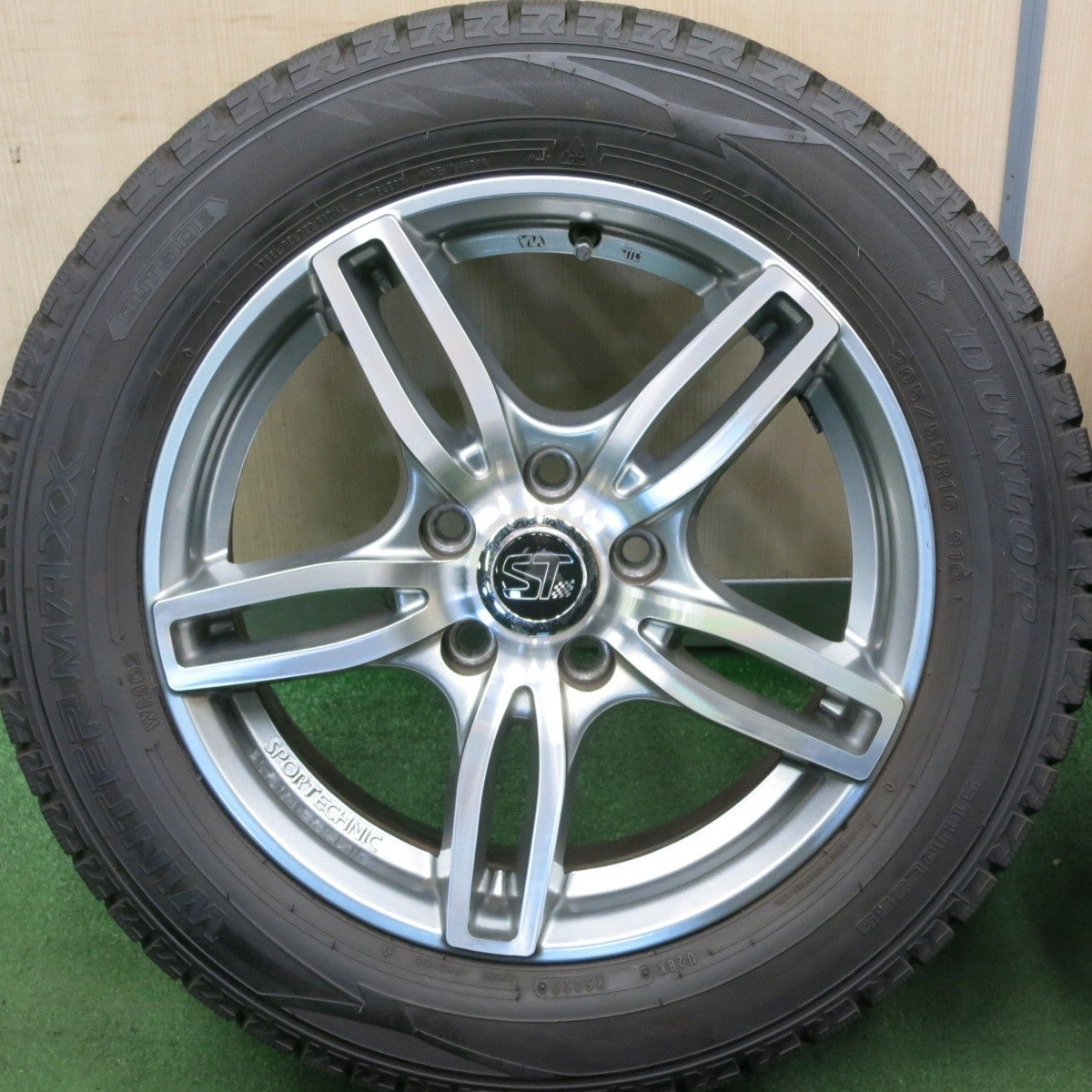 バリ溝 20年 綺麗 9.5分★ワーゲン等 SPORTECHNIC 205/55R16 スタッドレス ダンロップ WM01 PCD112/5H★4041504TNス