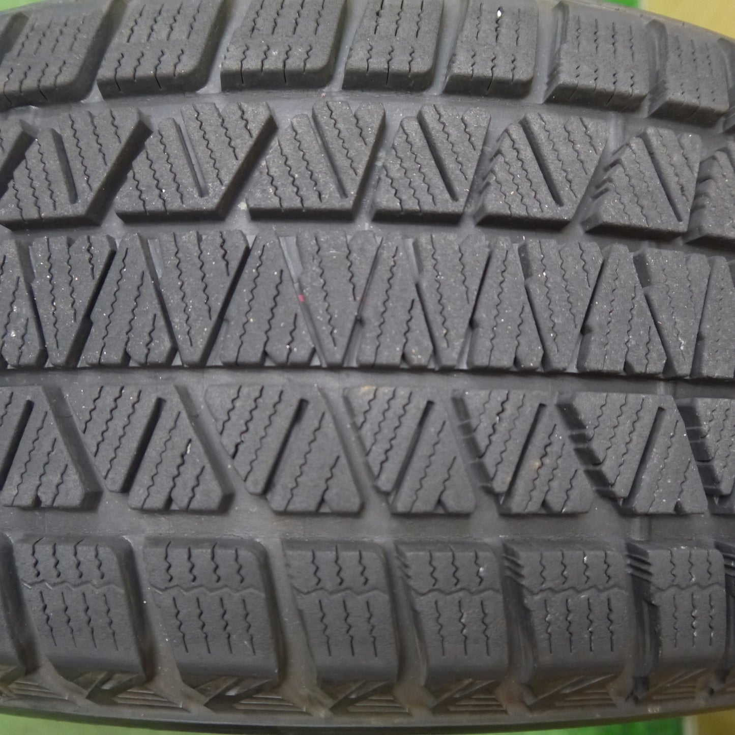 バリ溝！23年！9分！1本★スタッドレス 235/55R18 ブリヂストン ブリザック DM-V3 タイヤ 18インチ ハリアー RAV4 ヴァンガード 等★6010903Hスタ