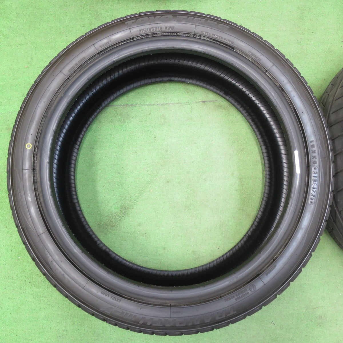 [送料無料] ほぼ新車外し！24年★215/45R18 トーヨー トランパス MP7 タイヤ 18インチ ノア ヴォクシー セレナ 等★5031402イノタ