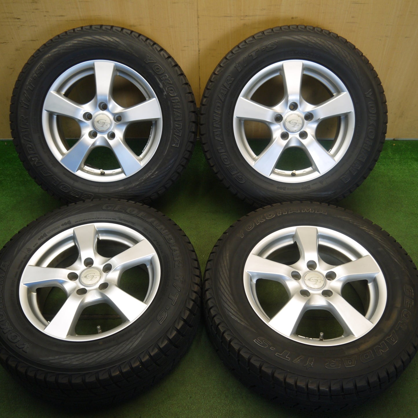 バリ溝！9分★スタッドレス 215/70R16 ヨコハマ ジオランダー i/T-S GRASS グラス 16インチ PCD114.3/5H★6053103KKス