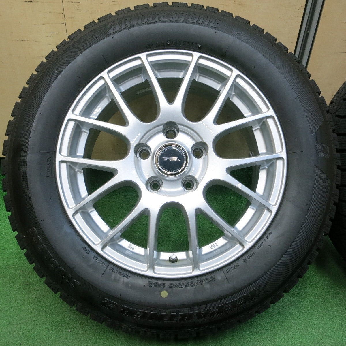 *送料無料* バリ溝！21年！キレイ！9.5分★スタッドレス 205/65R16 ブリヂストン アイスパートナー2 TOPRUN トップラン 16インチ PCD114.3/5H★4041802イス