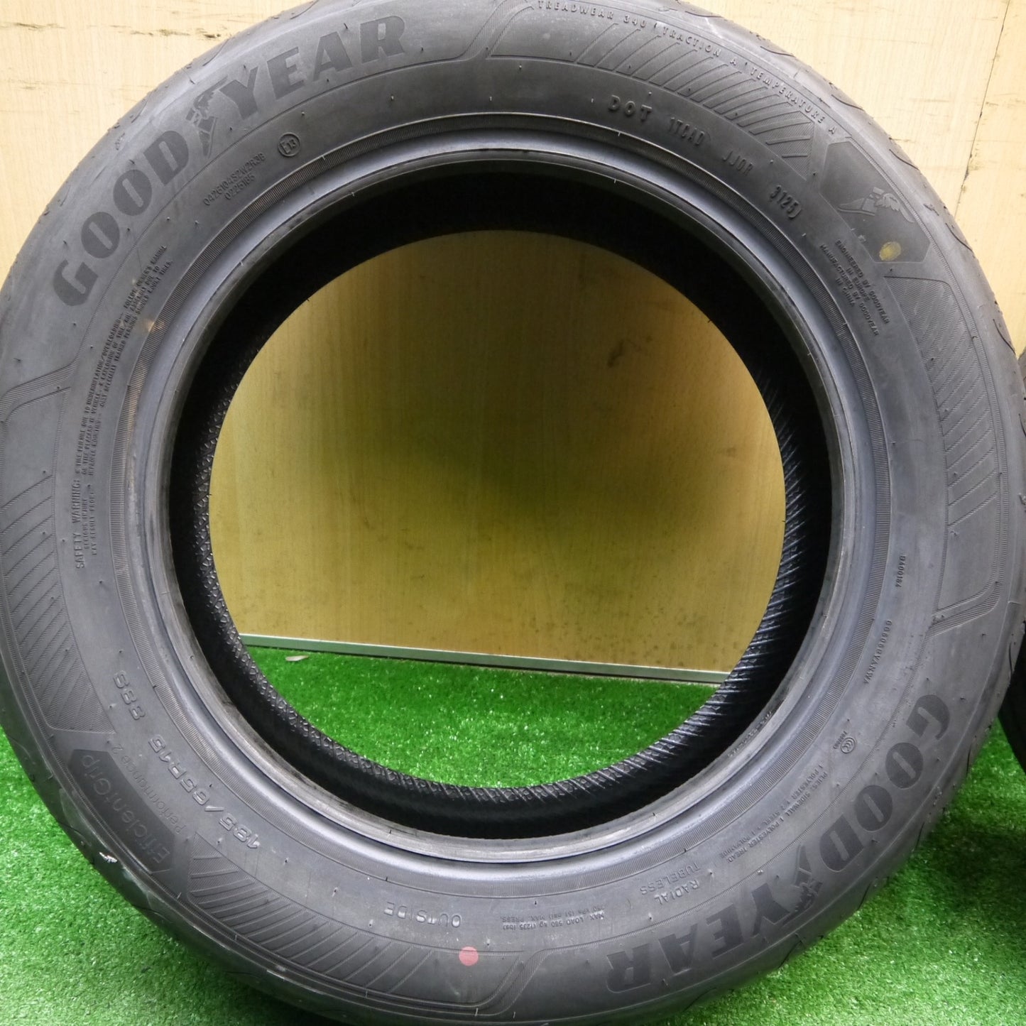 新車外し！25年★185/65R15 グッドイヤー EfficientGrip Performance2 タイヤ 15インチ アクア フリード プリウス 等★5120205Hノタ