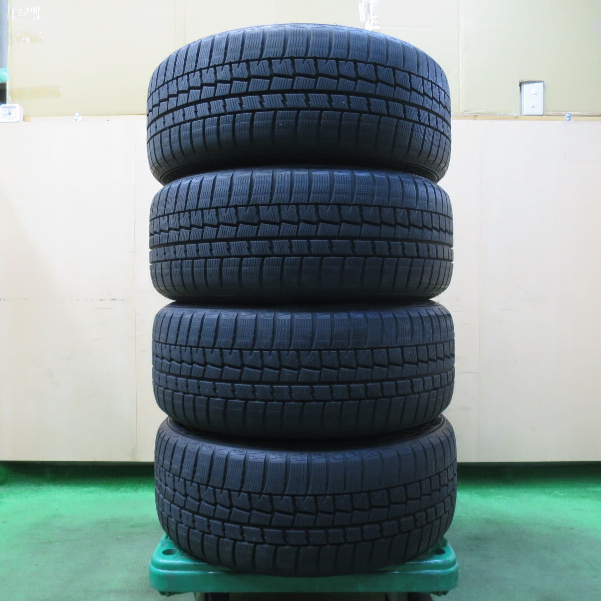[送料無料] バリ溝！キレイ！9.5分★BMW 等 KELLENERS 225/50R17 スタッドレス ダンロップ ウインターマックス WM01 DSST 17インチ ケレナーズ PCD120/5H★5012706イス