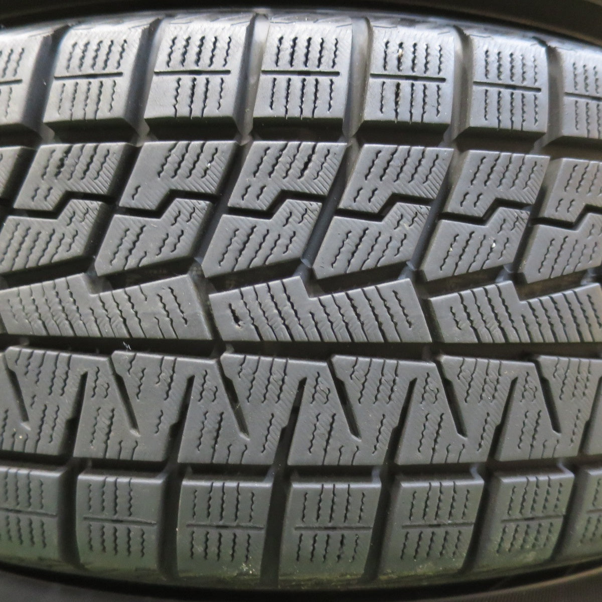 バリ溝！21年！キレイ！9.5分以上★スタッドレス 185/60R15 ヨコハマ アイスガード iG70 VELVA SPORTZ ヴェルヴァ 15インチ PCD100/4H★5111804イス
