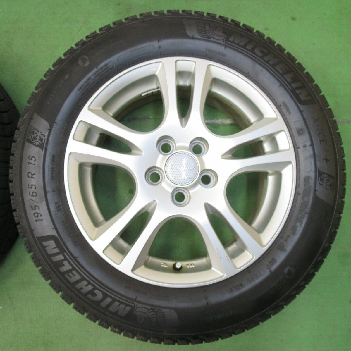バリ溝！キレイ！9分★プリウス 等 195/65R15 スタッドレス ミシュラン X-ICE3+ EuroSpeed MANARAY SPORT 15インチ PCD100/5H★5021120イス