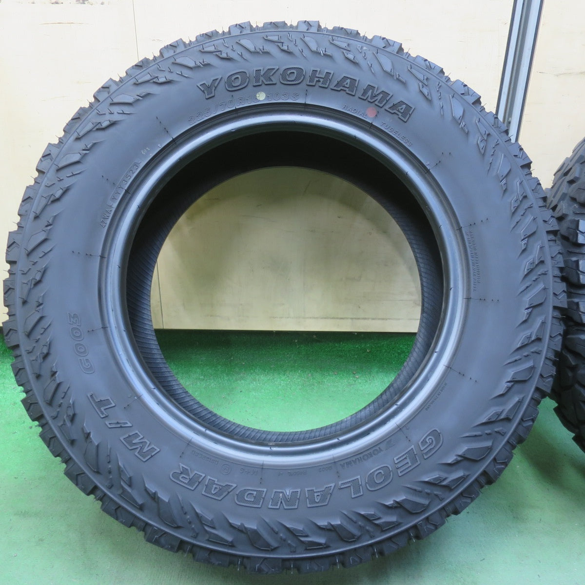 バリ溝！23年！8.5分★225/70R16 ヨコハマ ジオランダー M/T G003 タイヤ 16インチ ジムニー シエラ デリカ D:5 RAV4 等★6062603イノタ