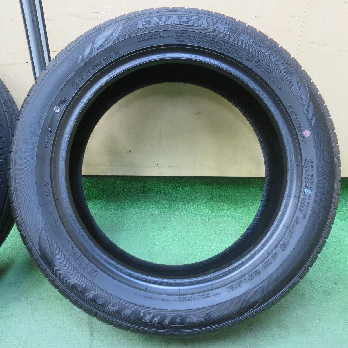 バリ溝！24年！9.5分以上★185/60R16 ダンロップ エナセーブ EC300+ タイヤ 16インチ アクア ヤリス フィット ノート MAZDA2 デミオ 等★6050409イノタ