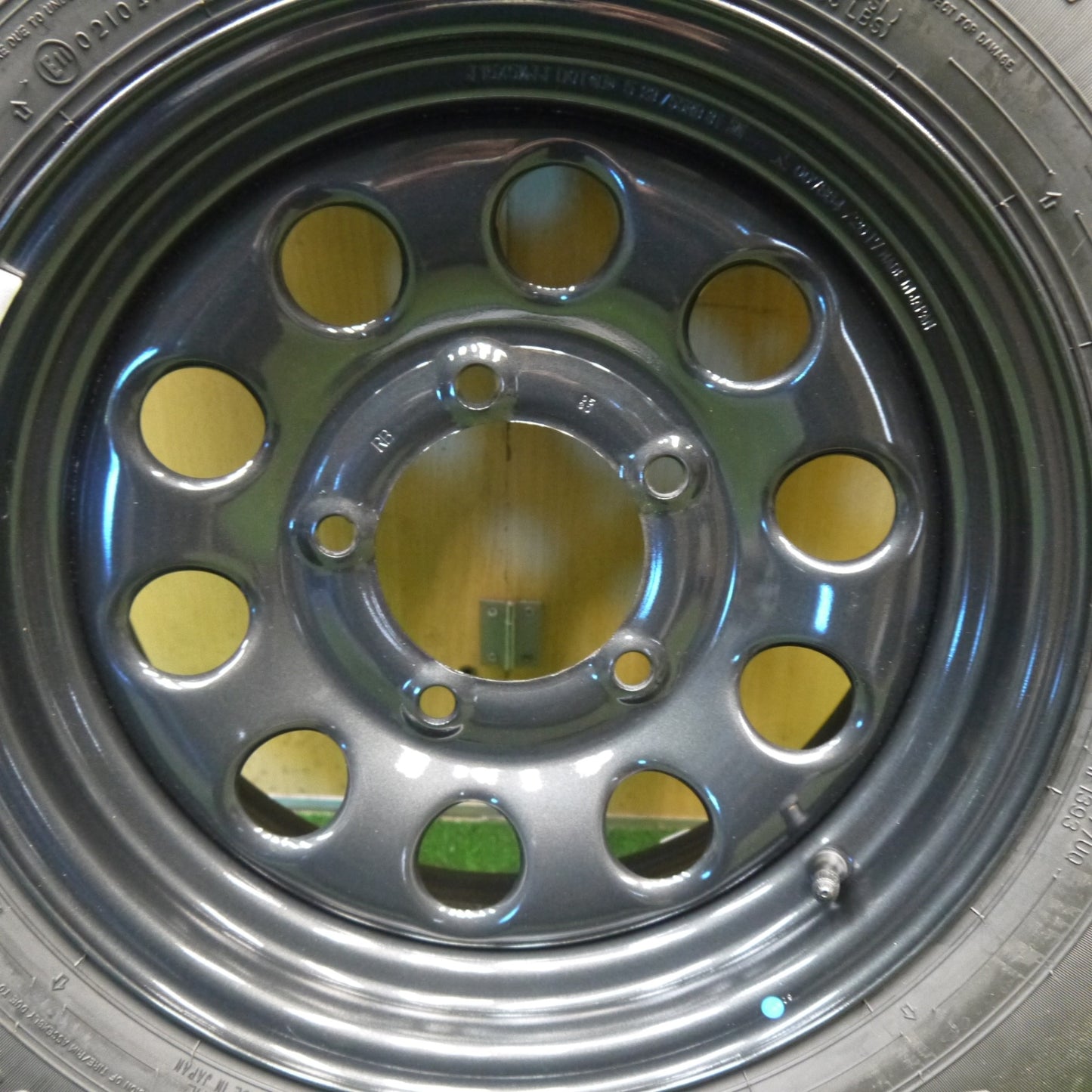 新車外し！23年！1本★スズキ ジムニー シエラ 純正 スチール 195/80R15 ダンロップ AT20 グラントレック スペア 15インチ PCD139.7/5H★6021705Hノ