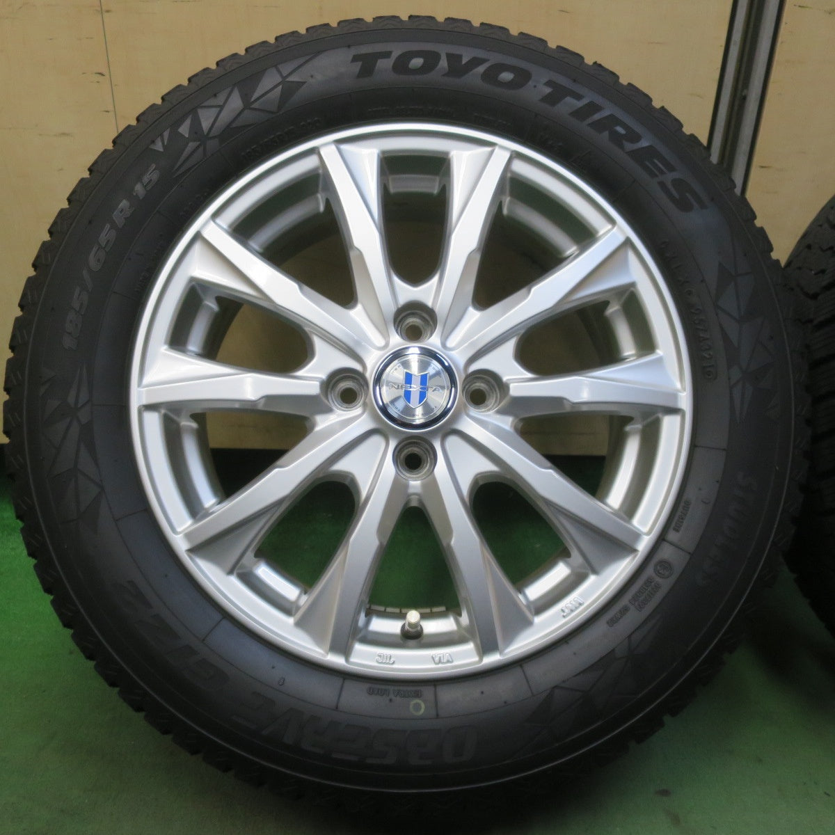 バリ溝！キレイ！9.5分◎スタッドレス 185/65R15 トーヨー オブザーブ GIZ2 NEXTA ネクスタ 15インチ PCD100/4H◎6081216イス