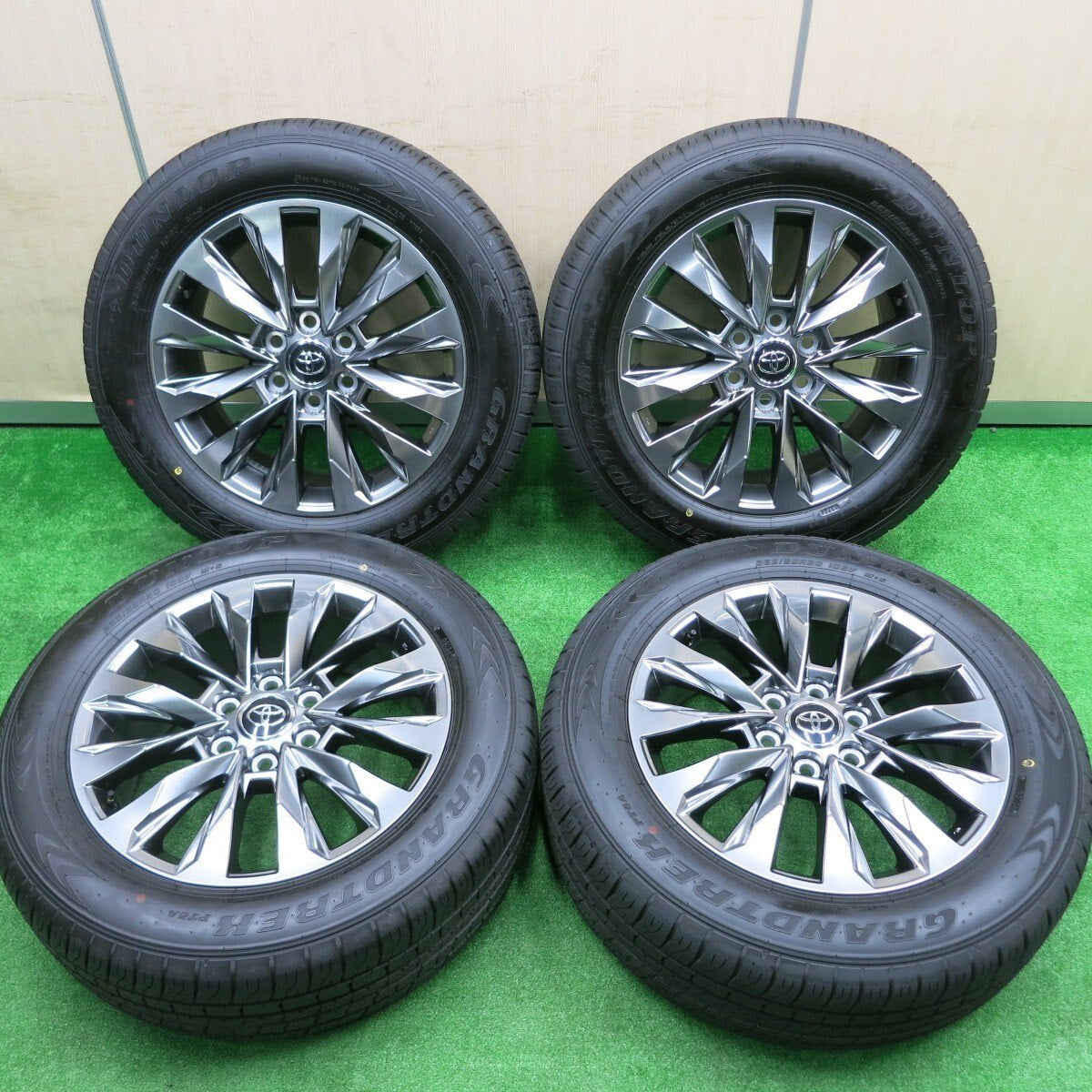 新車外し！24年★トヨタ ランクル 300 ZX 純正 265/55R20 ダンロップ グラントレック PT5A 20インチ PCD139.7/6H★4091503HAノ