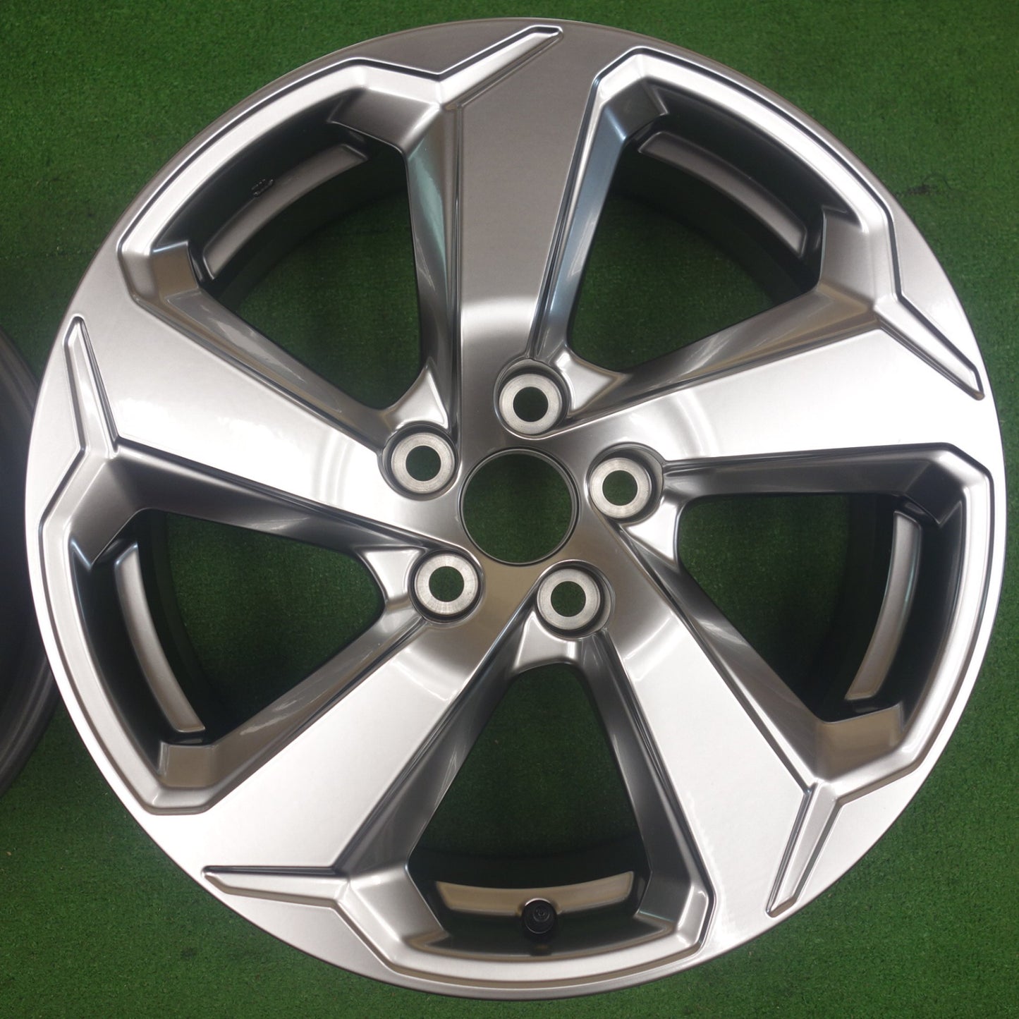 新車外し★トヨタ RAV4 純正 ホイール 18インチ 18×7J PCD114.3/5H★6051501KTホ