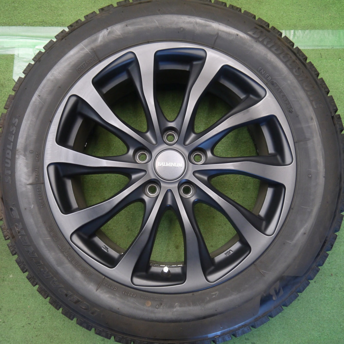 バリ溝！23年！キレイ！9.5分◎スタッドレス 215/60R17 ブリヂストン アイスパートナー2 BALMINUM TR10 バルミナ 17インチ PCD114.3/5H◎6091804Hス