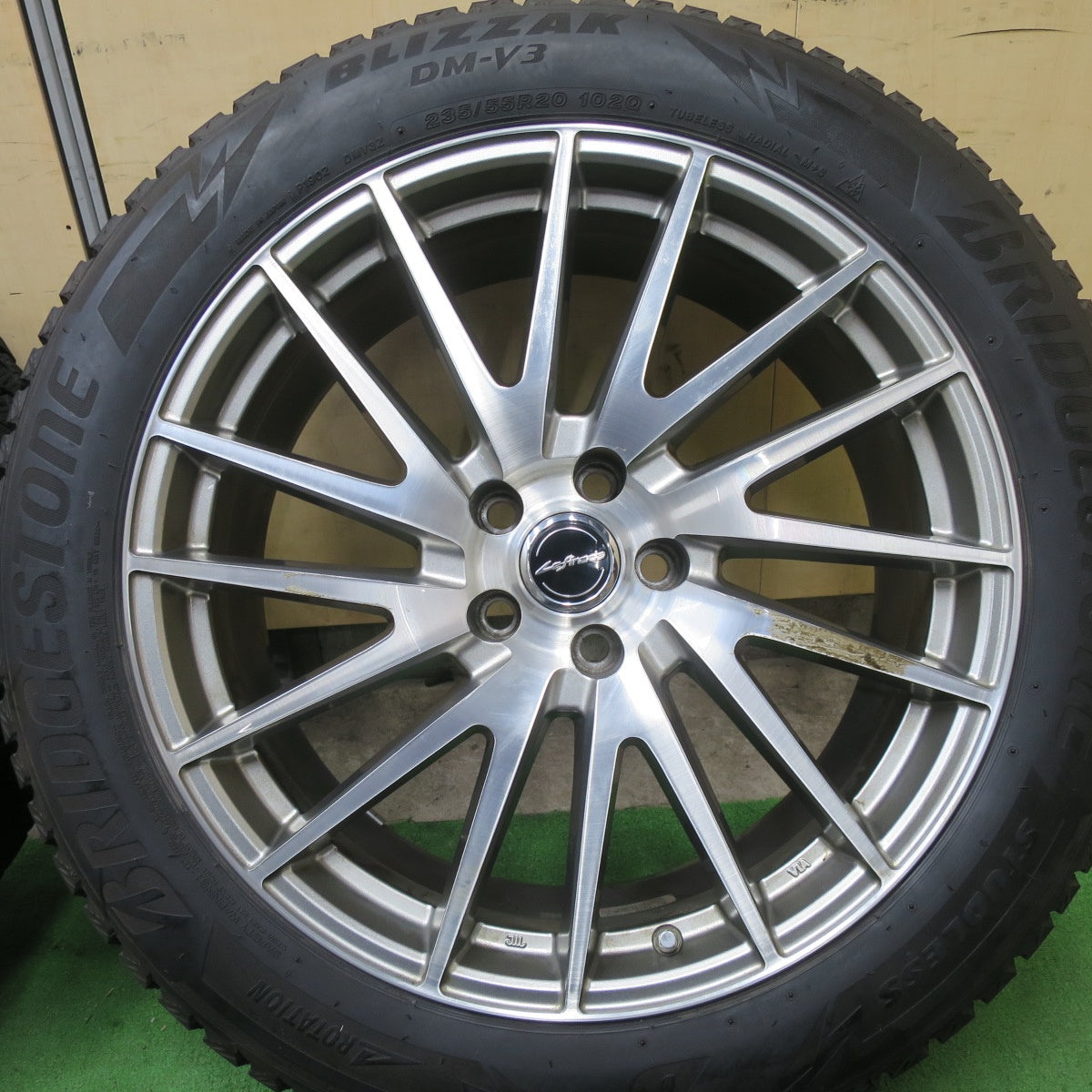 バリ溝！キレイ！8.5分★スタッドレス 235/55R20 ブリヂストン ブリザック DM-V3 Lefinada レフィナーダ 20インチ PCD114.3/5H★5051704TTス