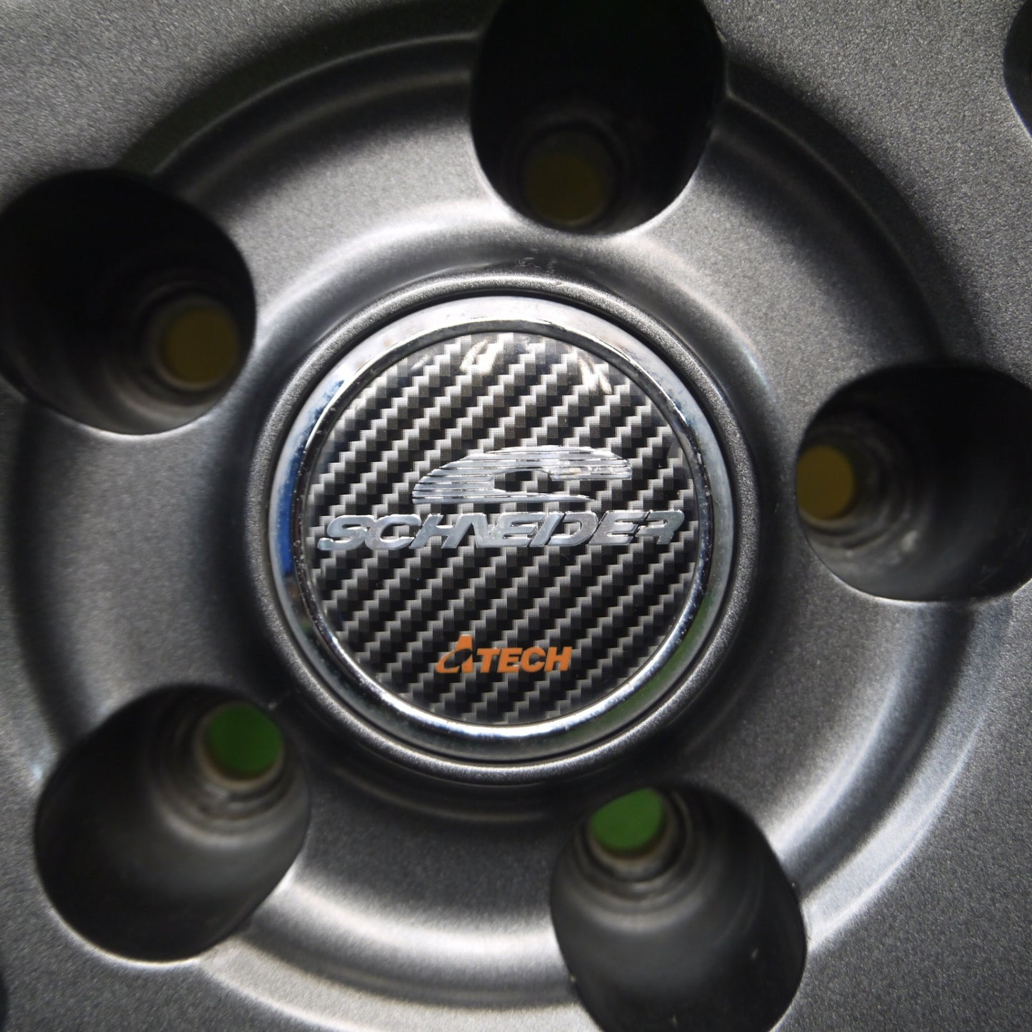*送料無料* バリ溝！キレイ！9分★スタッドレス 205/65R16 グッドイヤー アイスナビ6 SCHNEIDER ATECH シュナイダー PCD114.3/5H★4040106Hス
