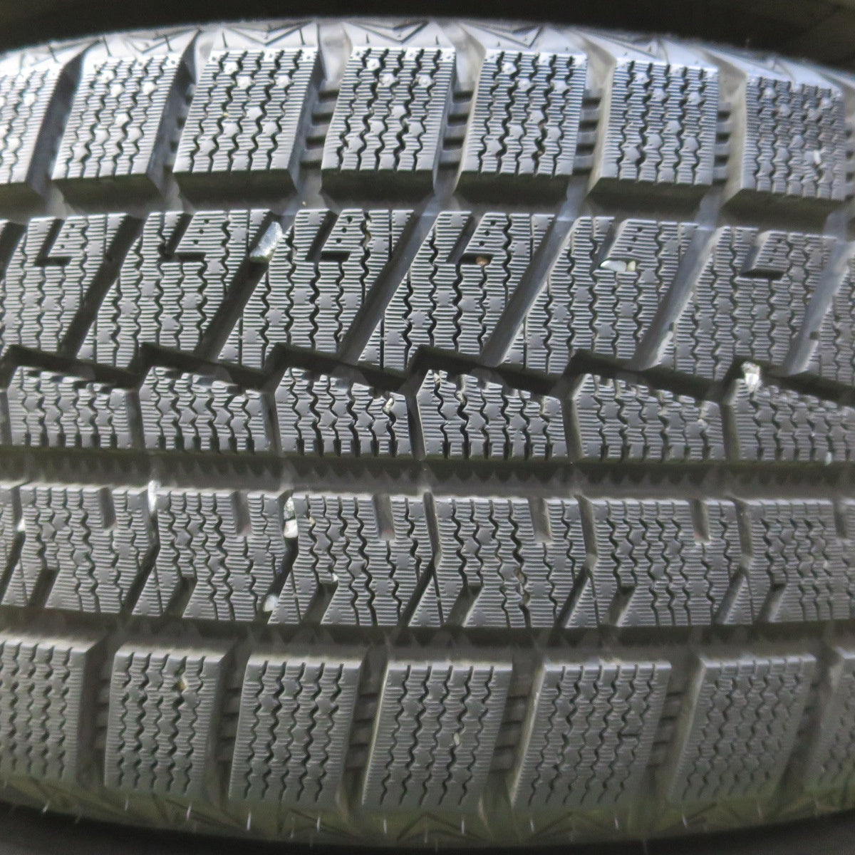 バリ溝！24年！キレイ！ほぼ10分◎スタッドレス 225/65R17 マックストレック TREK M7 Plus EMBELY エンベリー 17インチ PCD114.3/5H◎6100901イス