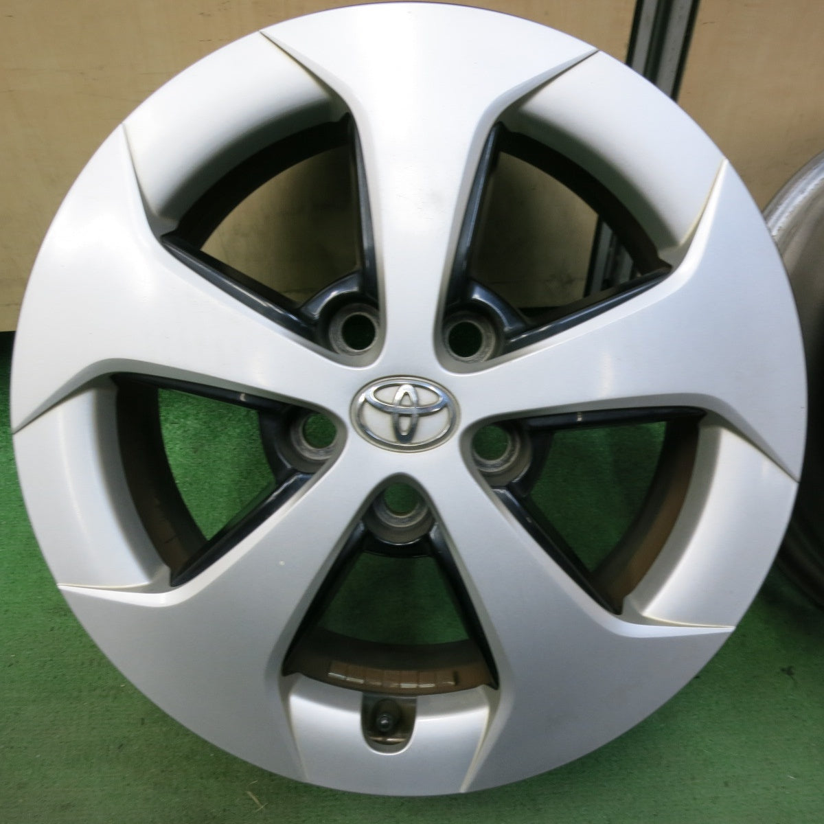 4本価格★トヨタ 30系 プリウス 純正 ホイール 15インチ 15×6J PCD100/5H★5052109SYホ