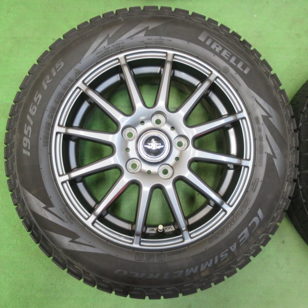 キレイ★スタッドレス 195/65R15 ピレリ アイスアシンメトリコ TEAD テッド 15インチ PCD114.3/5H★5022607イス