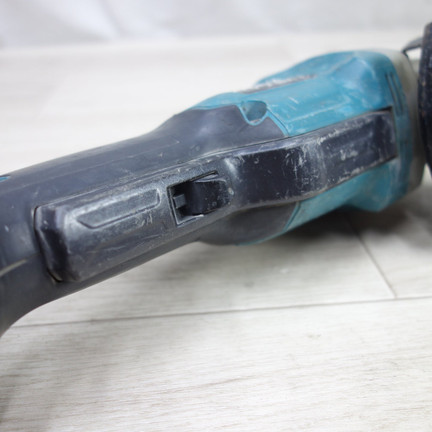 [送料無料] ◆マキタ 100mm 充電式 ディスク グラインダ GA408D 電動 工具 研摩 18V 研磨 機 コードレス Makita◆