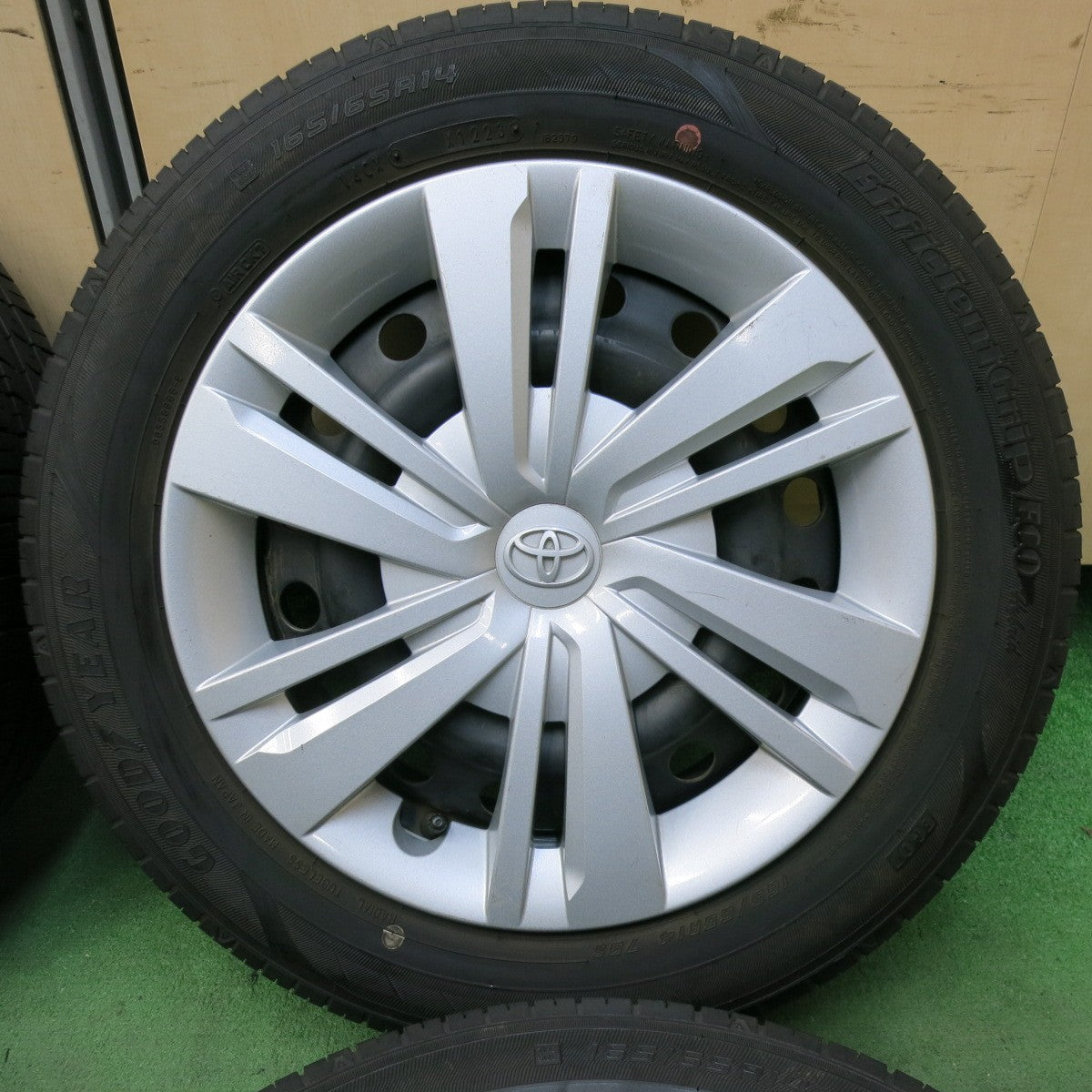 バリ溝！23年！9.5分★トヨタ ルーミー 純正 スチール 165/65R14 グッドイヤー EfficientGrip ECO hybrid 14インチ PCD100/4H★5053015SYノ