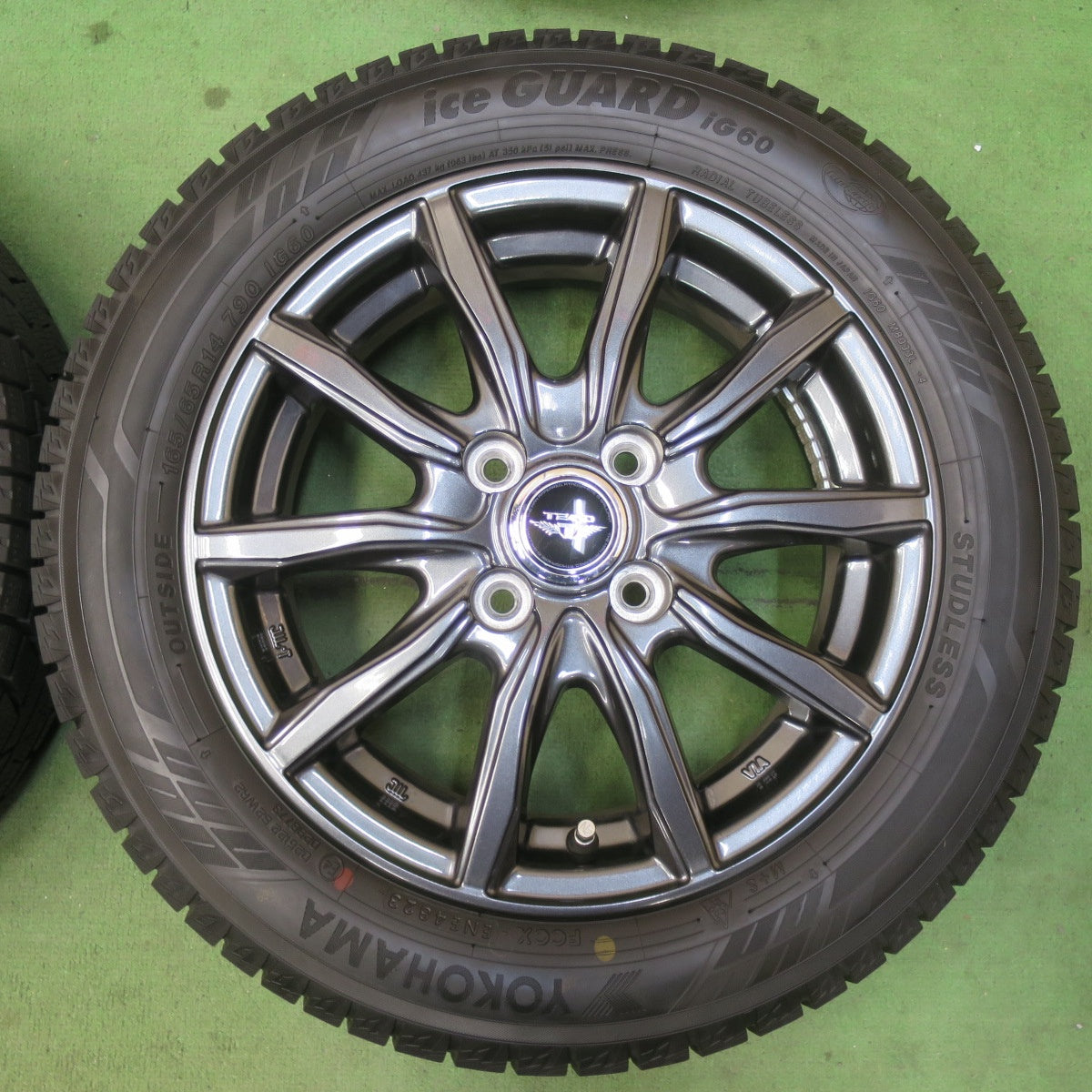 バリ溝！23年！キレイ！ほぼ10分★スタッドレス 165/65R14 ヨコハマ アイスガード iG60 TEAD テッド 14インチ PCD100/4H★5122915イス