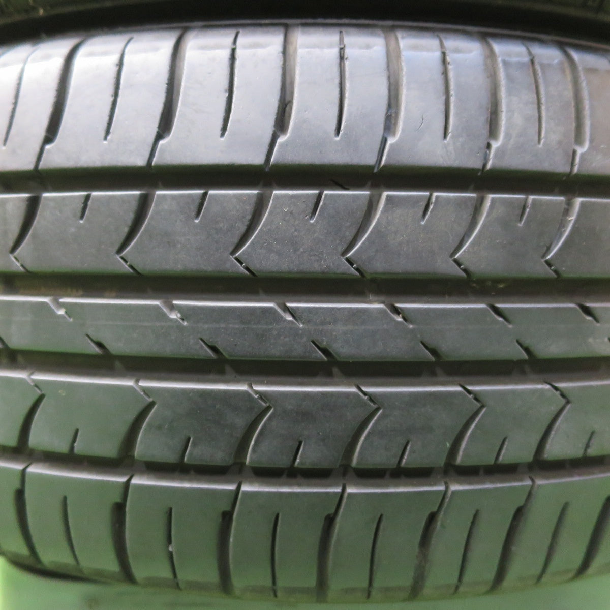 [送料無料] バリ溝！22年！9分★195/55R16 グッドイヤー EfficientGrip ECO hybrid EG01 タイヤ 16インチ ノート CR-Z アリオン プレミオ等★5022107イノタ