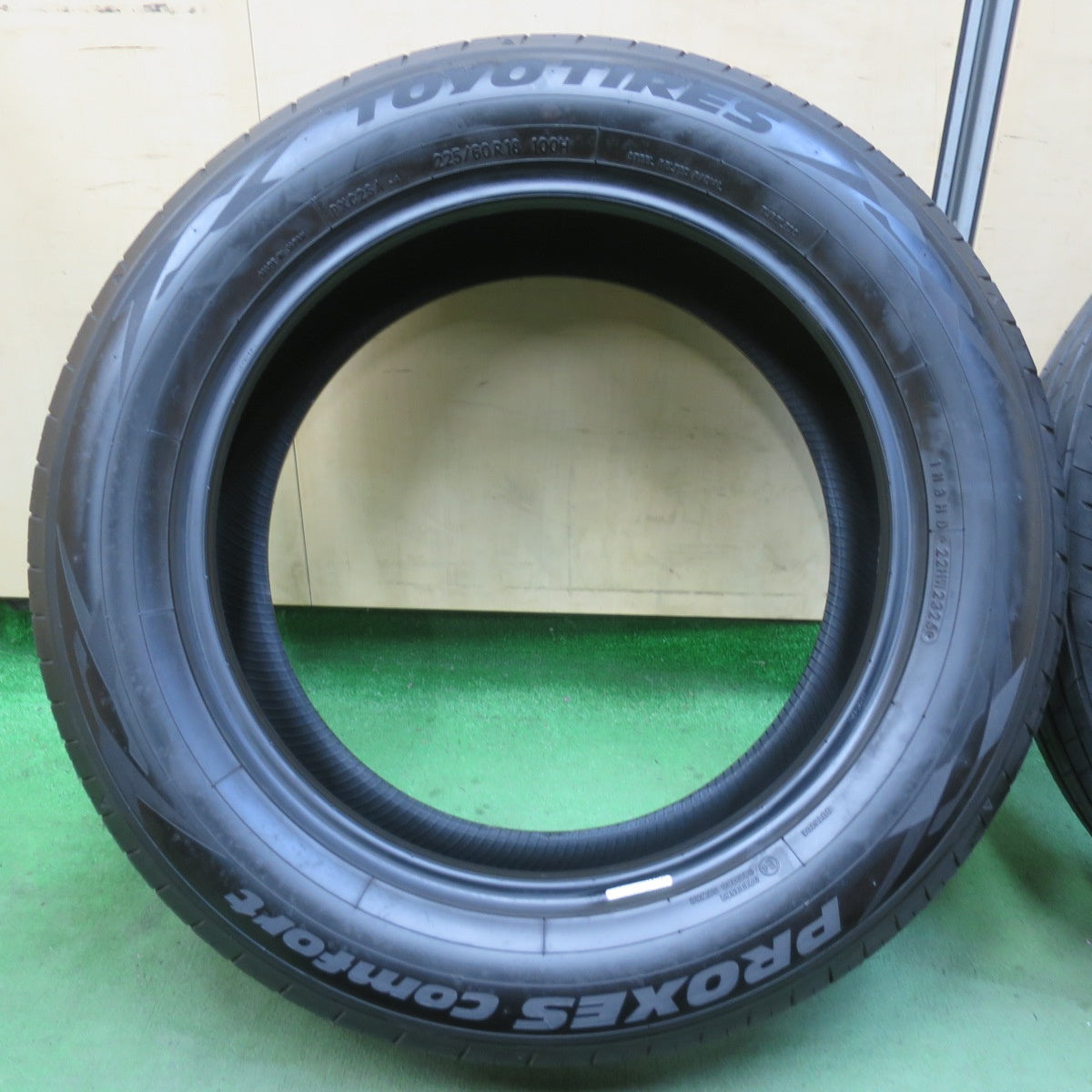 バリ溝！25年！ほぼ10分★225/60R18 トーヨー プロクセス Comfort コンフォート タイヤ 18インチ 40系 アルファード ヴェルファイア 等★5121701イノタ
